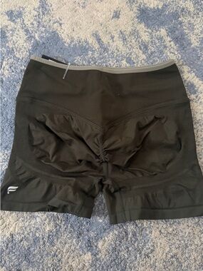 New ! Fabletics - Olive Green Women’s Seamless High-Waist Shorts